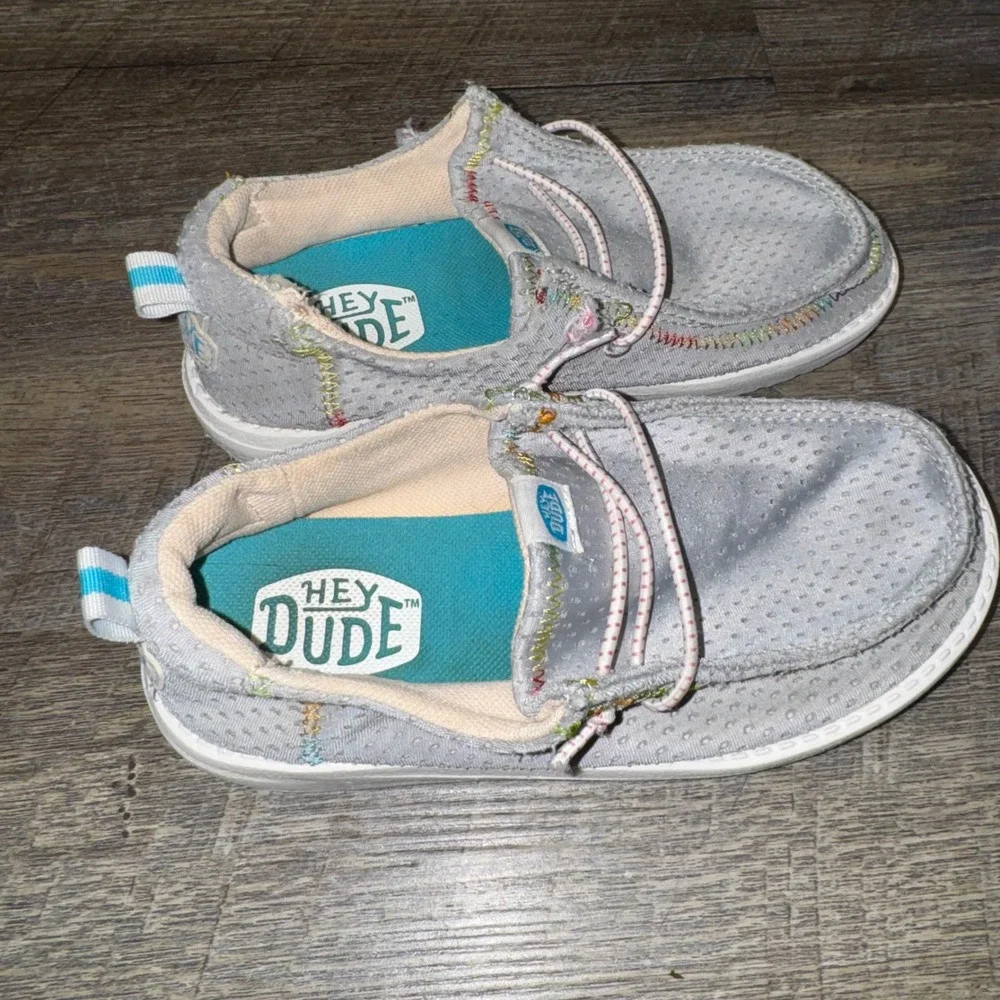 HEYDUDE Wendy Perf Neoprene Kids Youth 13 Gray Off White Rainbow Stitch Loafers